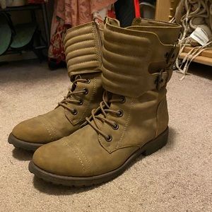Roxy Boots size 9 womans